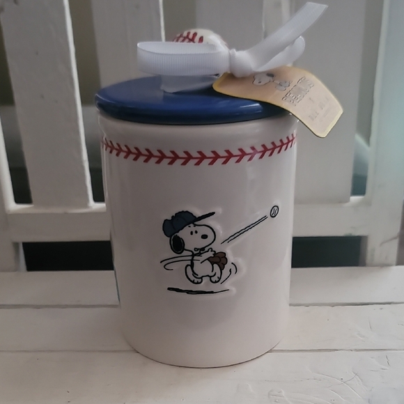 Rae Dunn X Snoopy "Play Ball" Canister - Picture 1 of 4